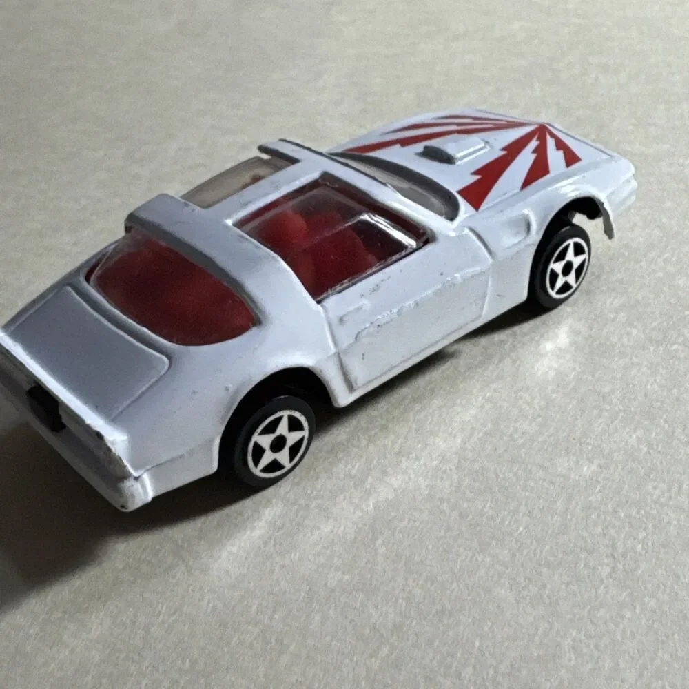 Zee Toys Zylmex Pontiac Firebird T-Top D93 White Red Hood Decal 1:64 Model Car